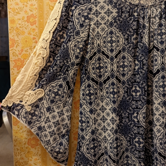 Ember Patterned Blouse with Lacey Bell Sleeves - Picture 2 of 4